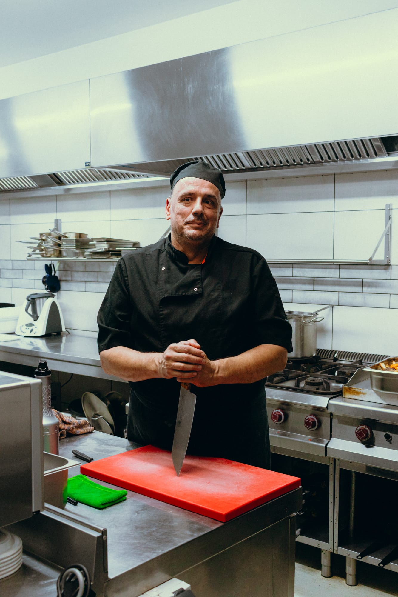 Le Chef du Legend'K, couteau en main